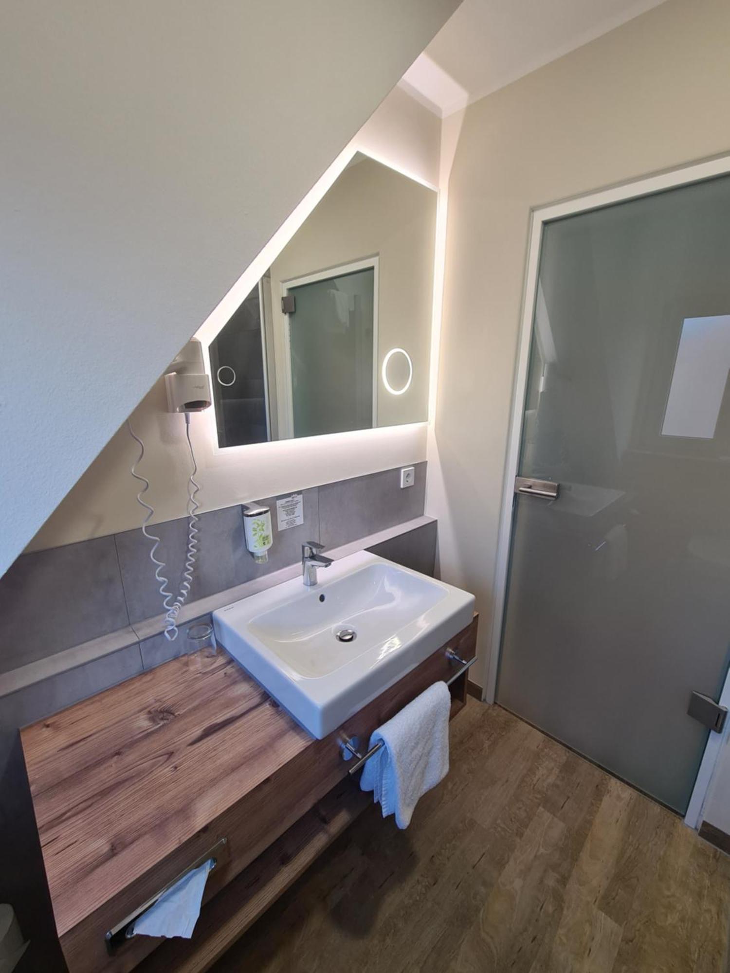 Stadthotel Engel Ettlingen Zewnętrze zdjęcie