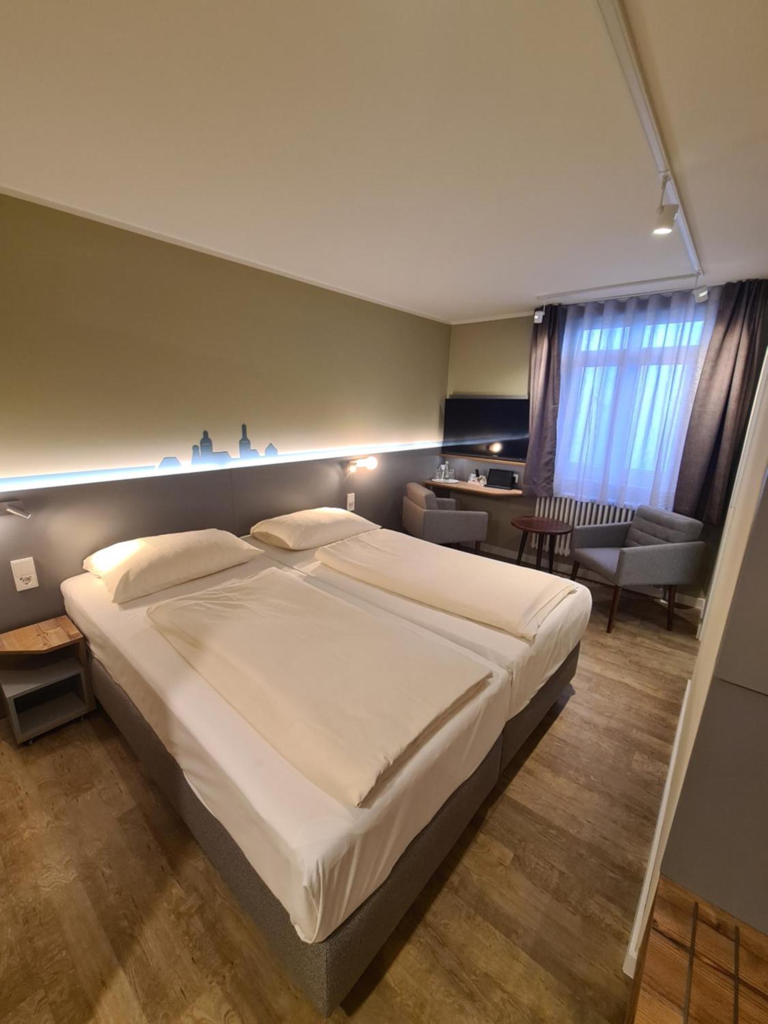 Stadthotel Engel Ettlingen Zewnętrze zdjęcie