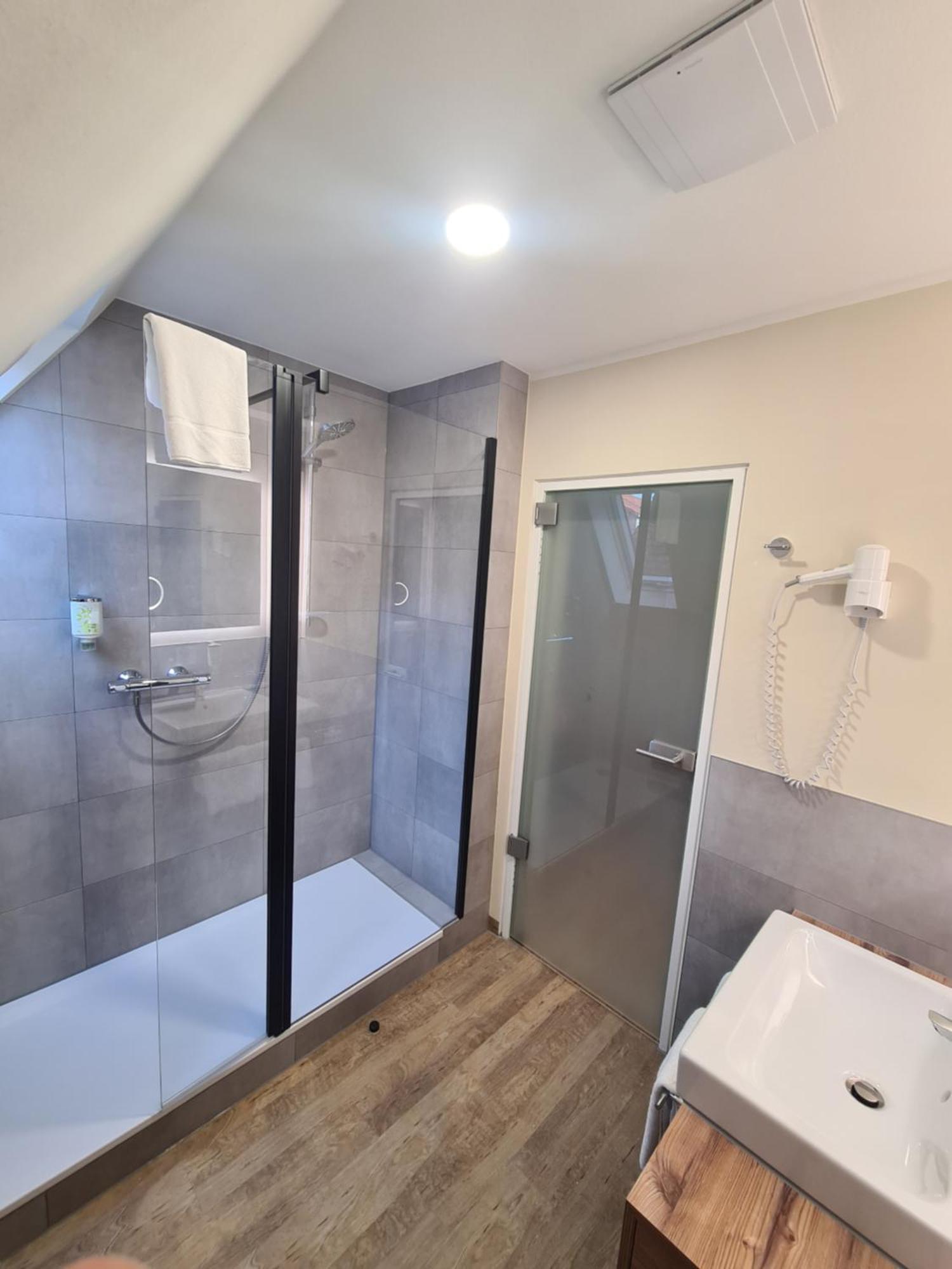 Stadthotel Engel Ettlingen Zewnętrze zdjęcie