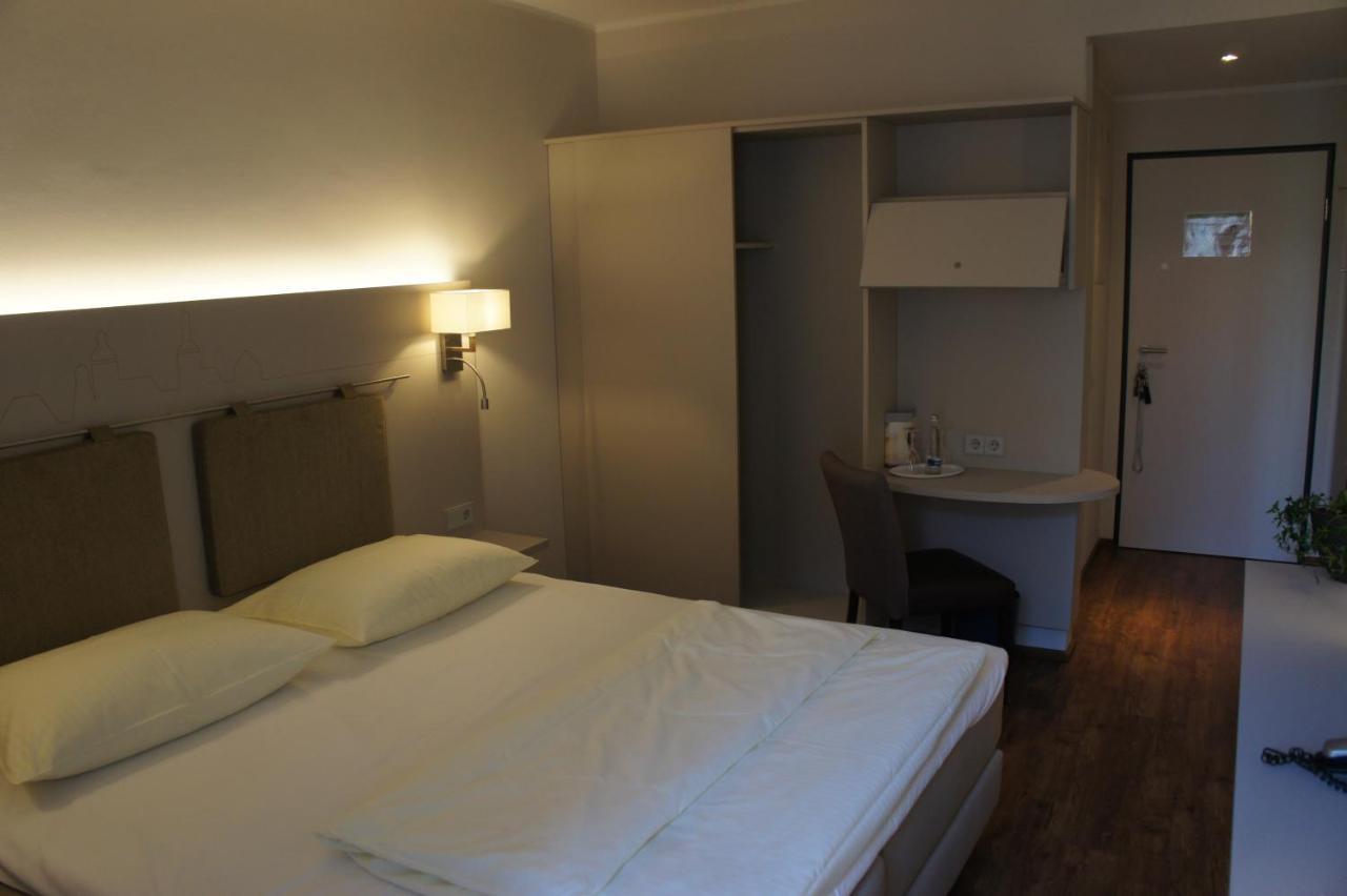 Stadthotel Engel Ettlingen Zewnętrze zdjęcie